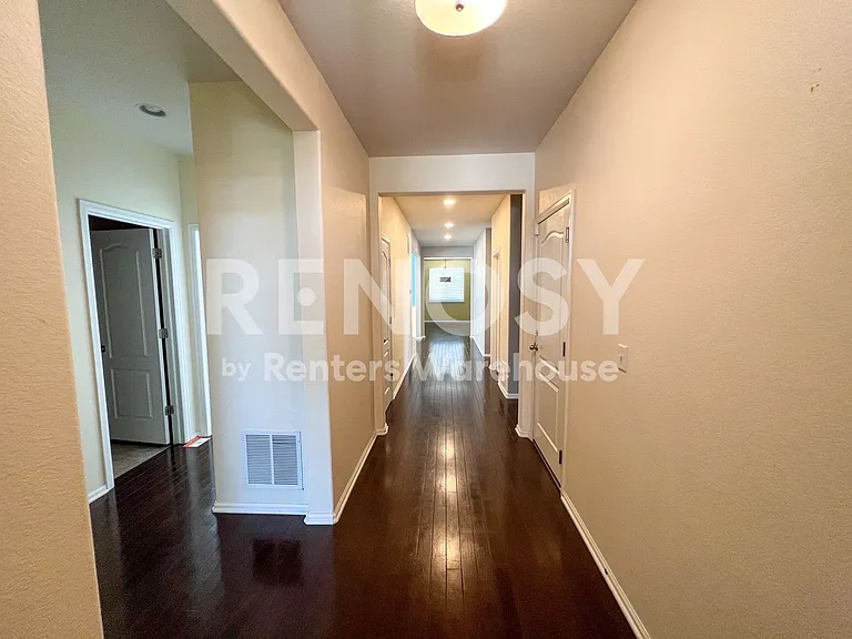 25104 E Pinewood Pl — Photo 2