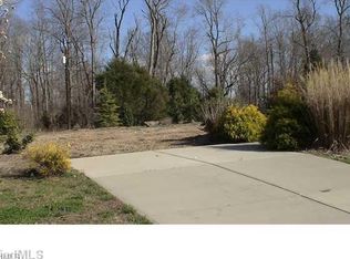 713 Walnut Xing, Whitsett, NC 27377