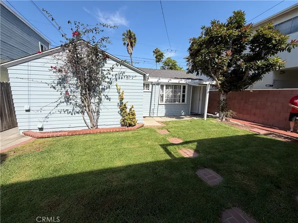 247 16th St, Seal Beach, CA 90740