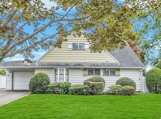 269 Blacksmith Rd, Levittown, NY 11756