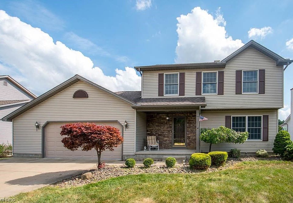 STONE & VINYL EXTERIOR, FRONT PATIO PLUS BEAUTIFUL LANDSCAPING W/ STONES FOR EASY MAINTENANCE.