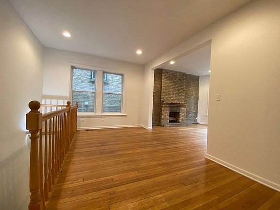 3rd image of 1517 W Cornelia Ave #1F