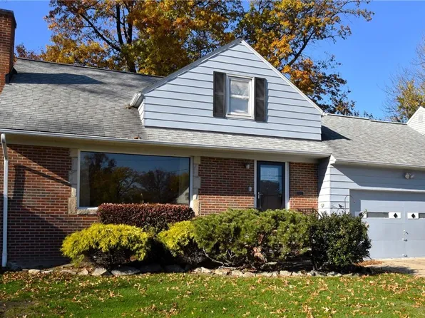 392 Halle Dr, Euclid, OH 44132
