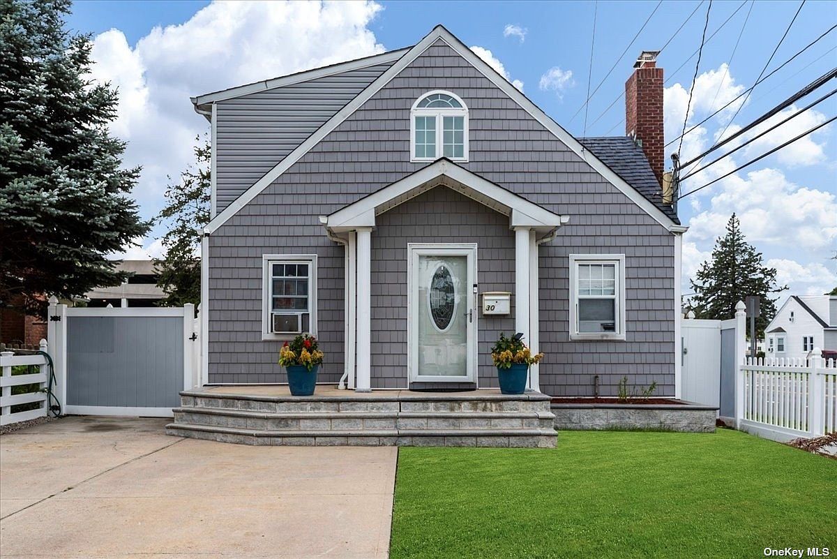 30 Chapman, Bay Shore, NY 11706 Zillow