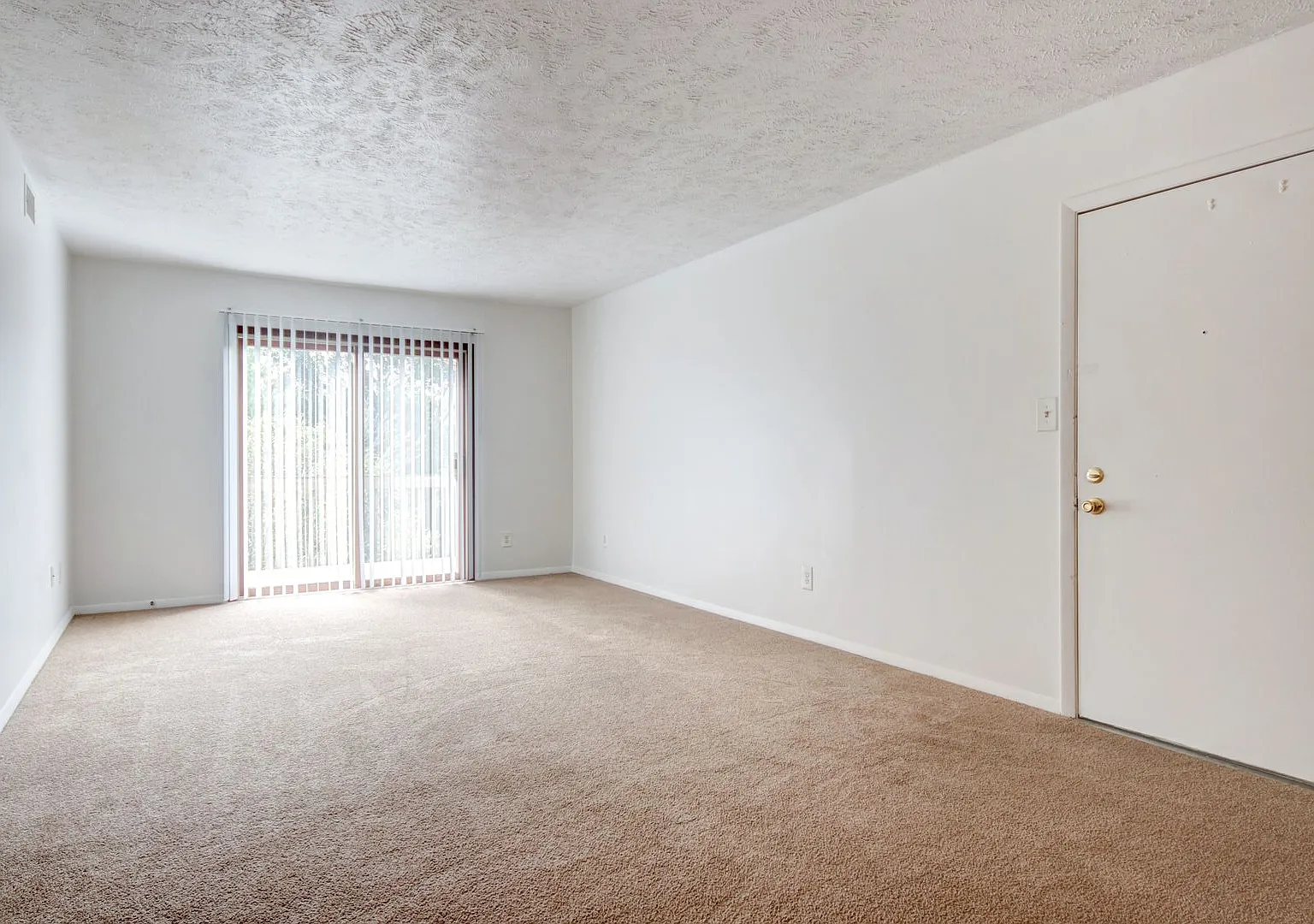 Highland Hills Apartments — Photo 4