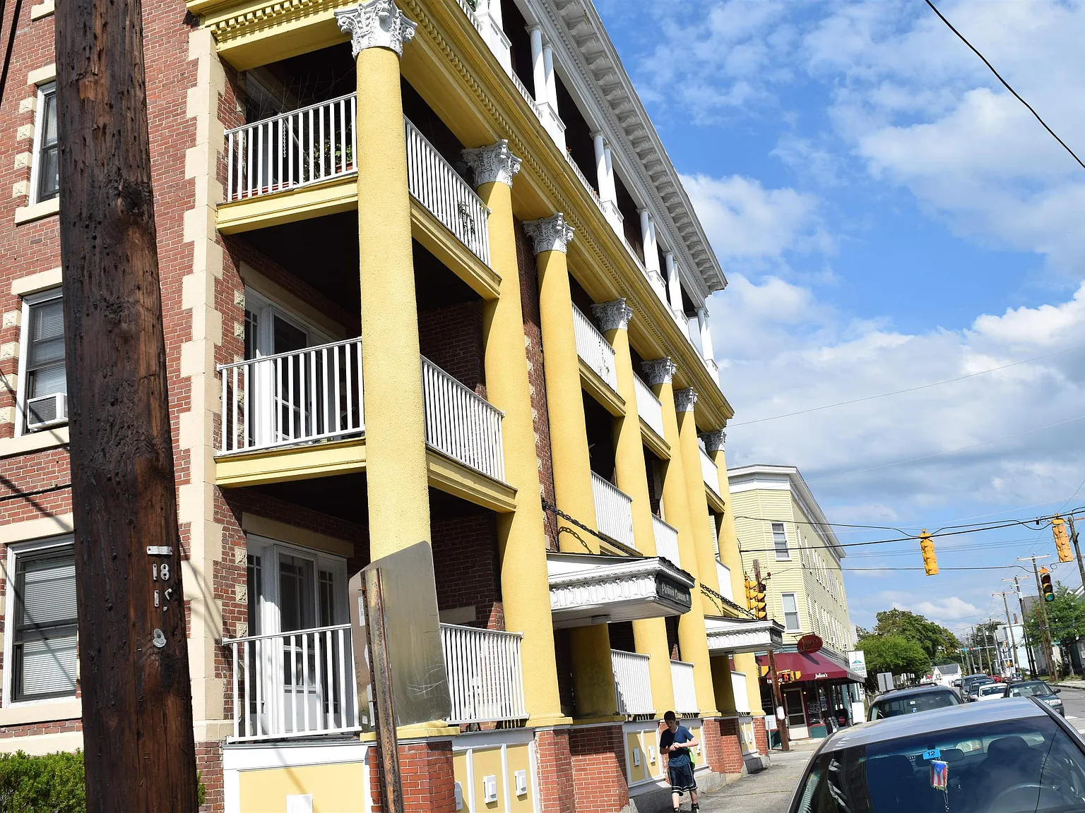 1 bed, 1.0 bath, 752 sqft, $1,675 — Photo 3
