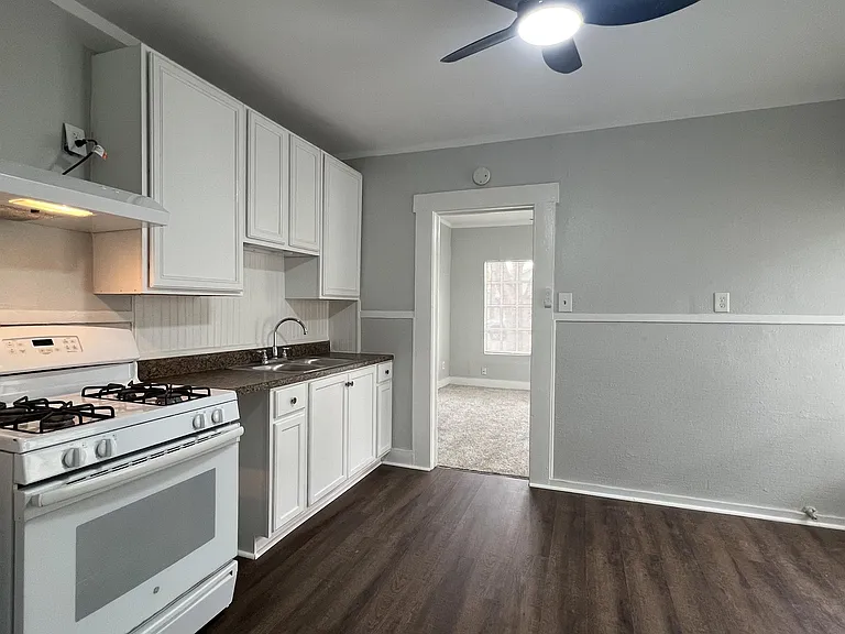 124-126 Wiggins Pl #1 — Photo 11