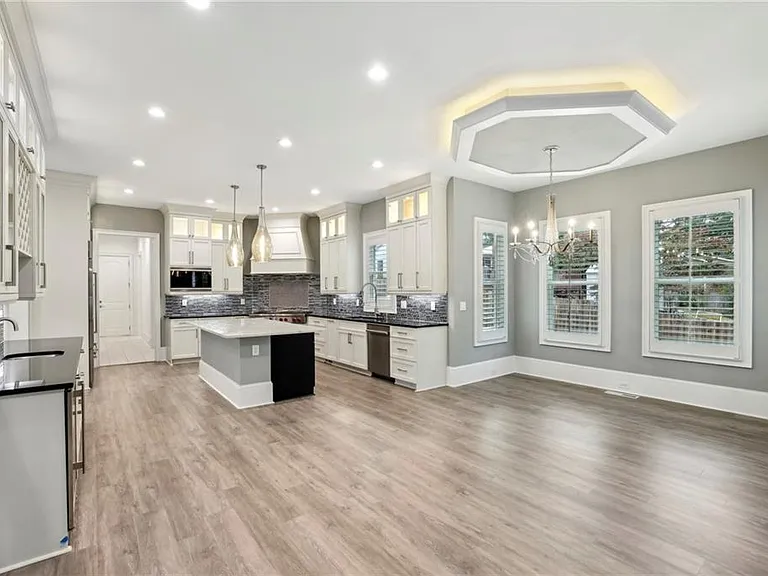 3750 Robinson Rd NE — Photo 20