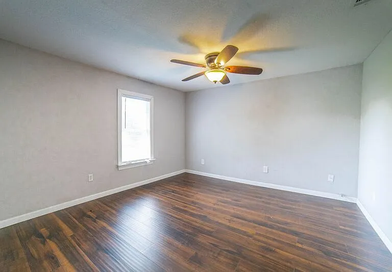 518 Railroad St — Photo 26