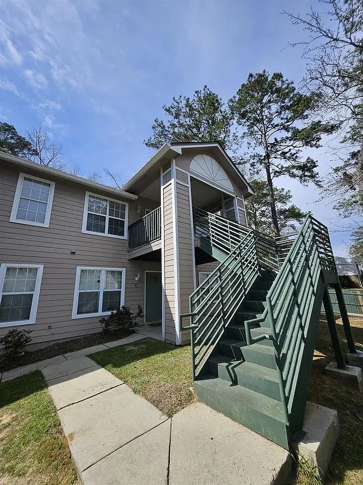 3 bed, 2.0 bath, 1056 sqft, $1,400 — Photo 1
