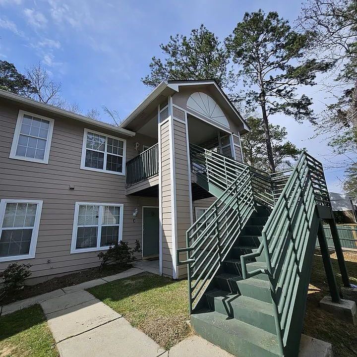 1st image of 1100 Green Tree Ct #D