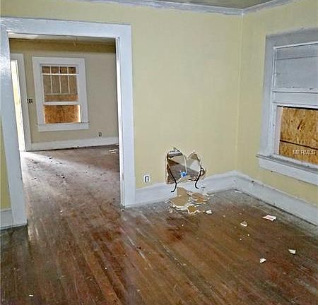 3rd image of 8409 N Elmer St