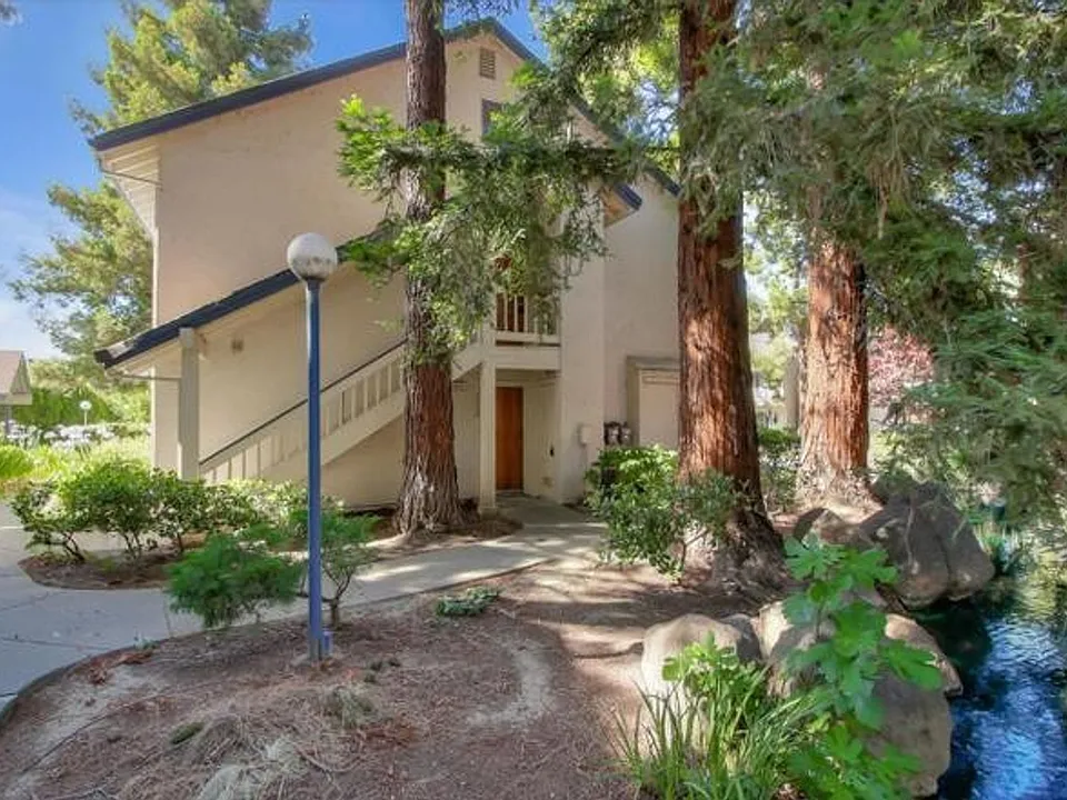 1032 Summermist Ct