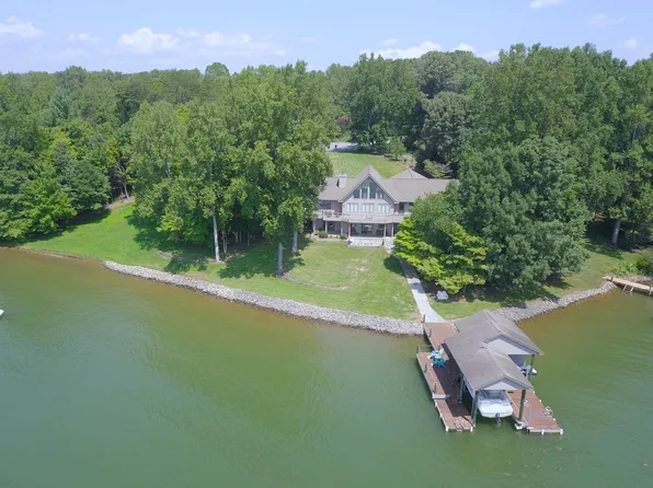 45 Halls Ln, Moneta, VA 24121