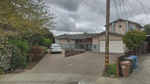 Front presently has center foliage..