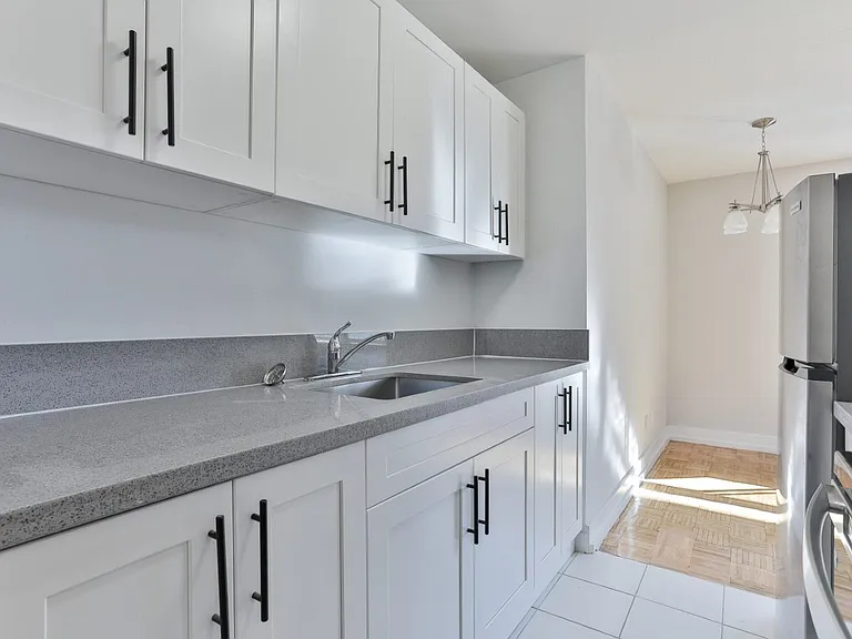35 Spencer Ave — Photo 17