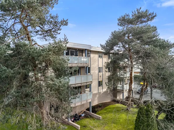 1025 Inverness Rd #227, Saanich, BC V8X 2S2