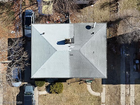 4th image of 15732-34 Meyers Rd