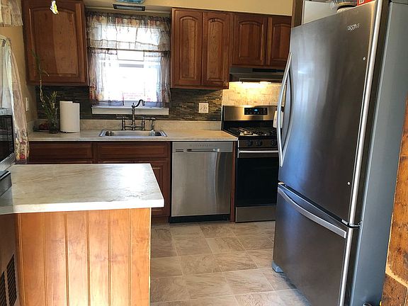3rd image of 1515 New Hyde Park Dr