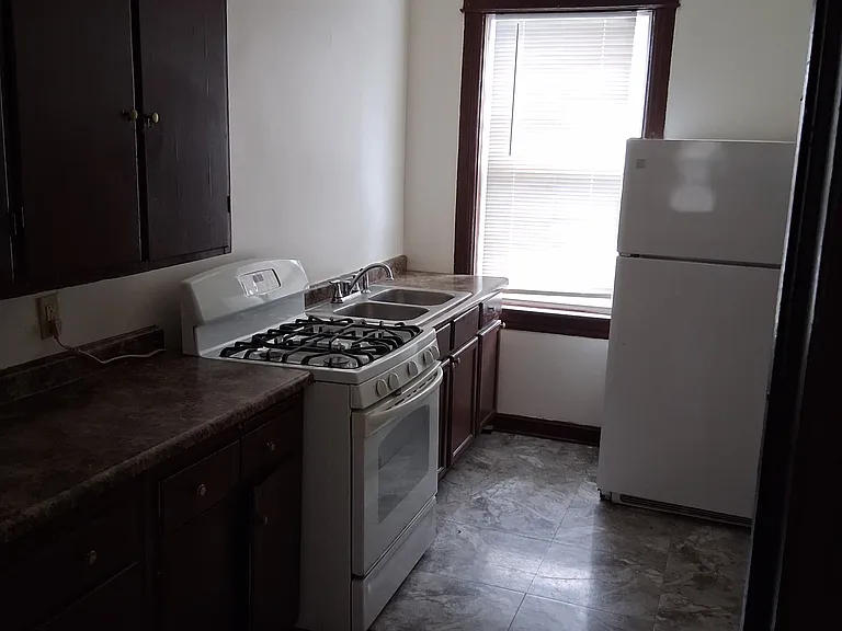 319 N Longwood St #1 — Photo 4