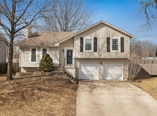 14646 S Peppermill Ct, Olathe, KS 66062