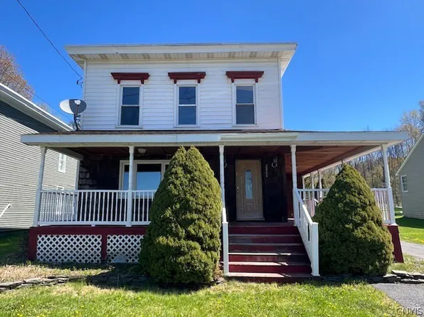 2884 Mohawk St, Paris, NY 13456