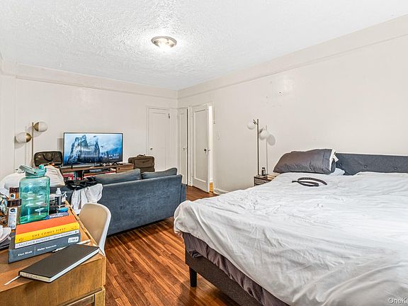 5th image of 165-20 Highland Ave #201