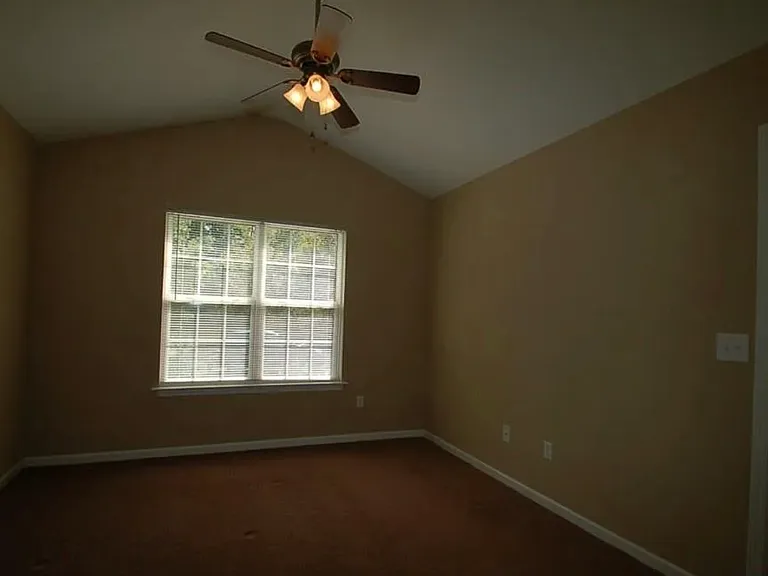 918 Valley Ridge Rd — Photo 6