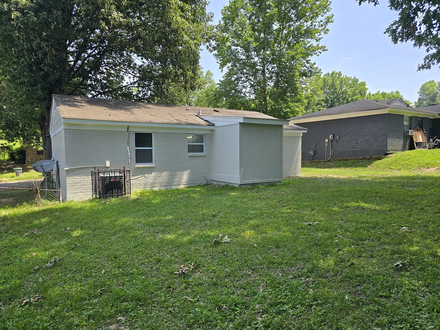 3 bed, 965 sqft, $1,050 — Photo 2