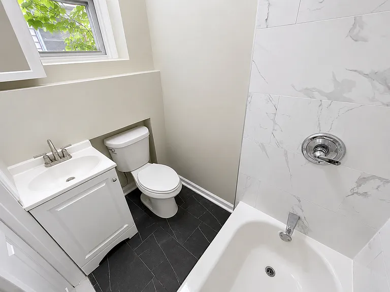 581 N 5th St #2F — Photo 3