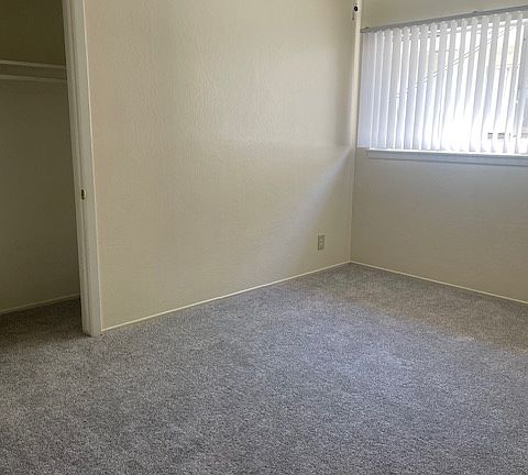 2nd image of 1418 Sutterville Rd #3