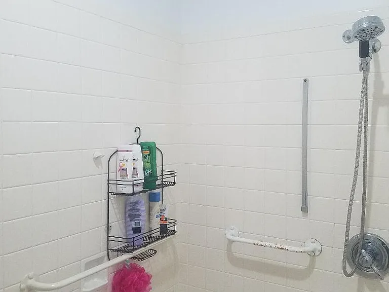 Luxurious gigantic master bath