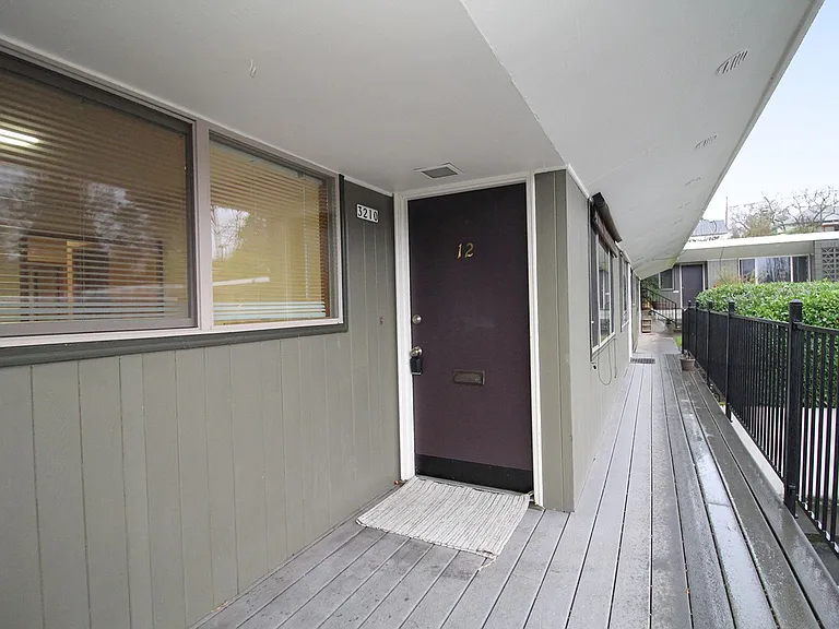 3230 SW Marigold St — Photo 8