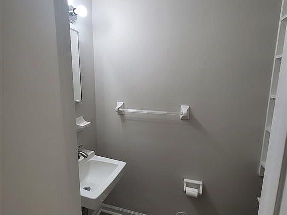 4th image of 3221 Barlborough Way
