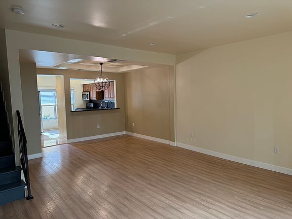 5th image of 10834 Hortense St