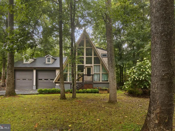 411 Hawthorne Ct, Lusby, MD 20657