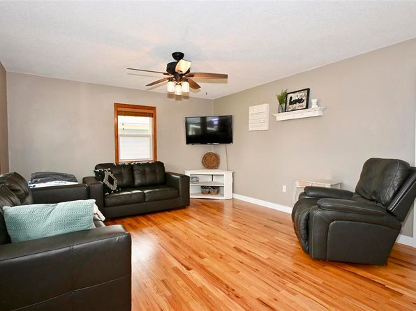 910 Terry Dr, Williamsburg, IA 52361