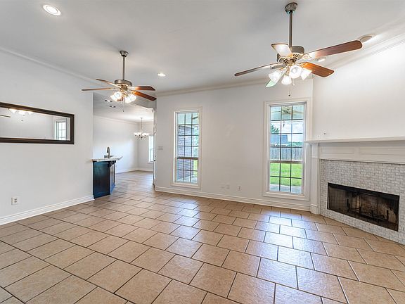 4th image of 100 Curry Creek Ct