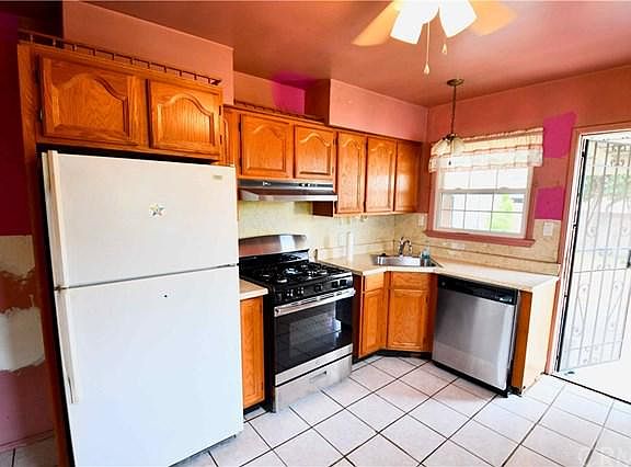 3rd image of 11354 Rosecrans Ave