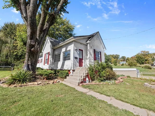 404 N Walnut St, Huntingburg, IN 47542