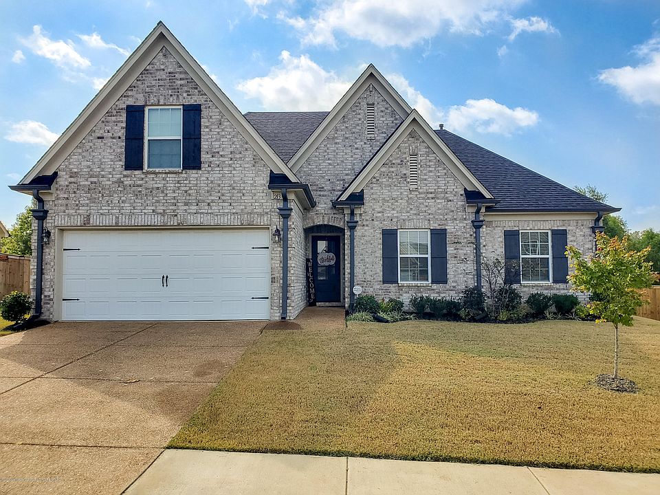 1st image of 213 Magnolia Gardens Dr