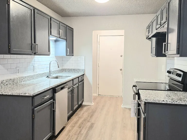1701 San Rafael St — Photo 6