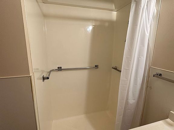4th image of 1326 Gardenette Dr #4