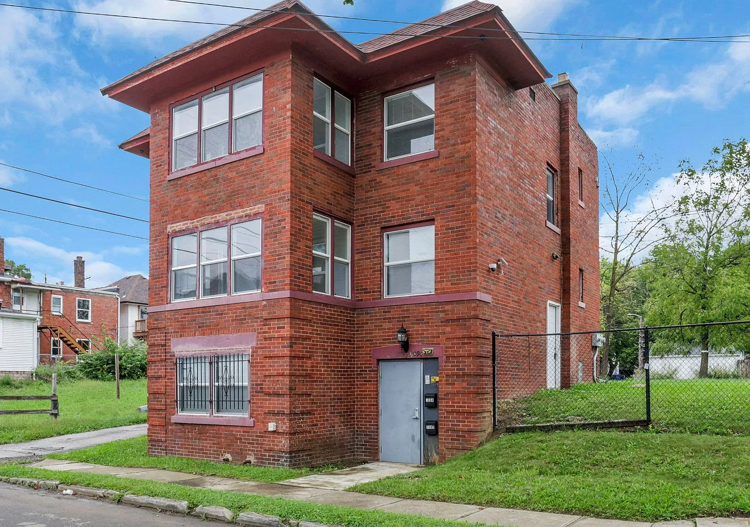 1104-1106 Oakwood Ave — Photo 4