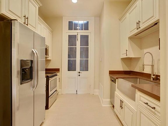 5th image of 940 Orleans St APT 1