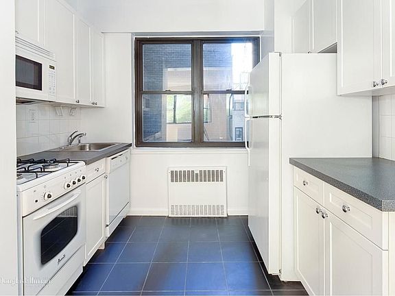 5th image of 7 Park Ave APT 36
