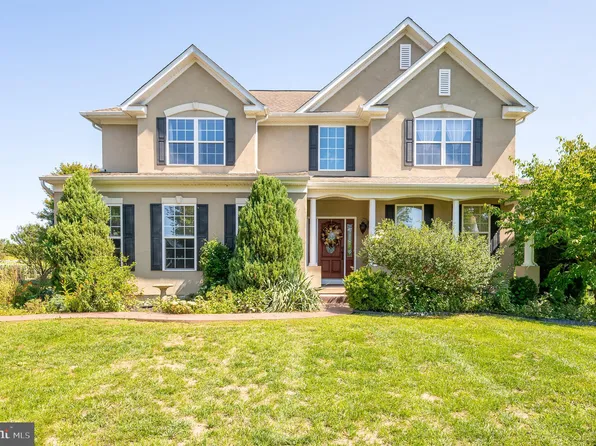 1095 Crushed Apple Dr, Martinsburg, WV 25403