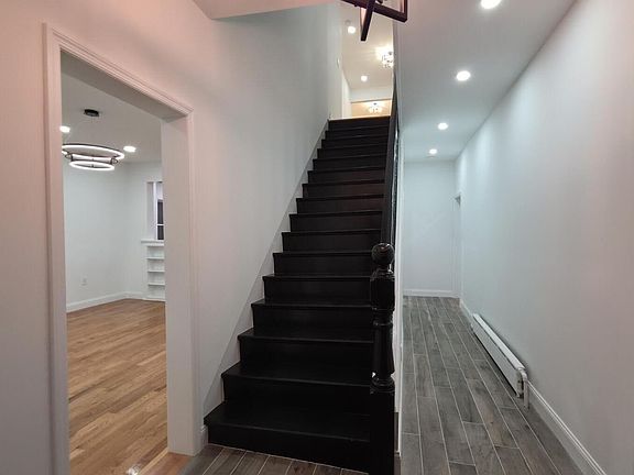 4th image of 533 Main St