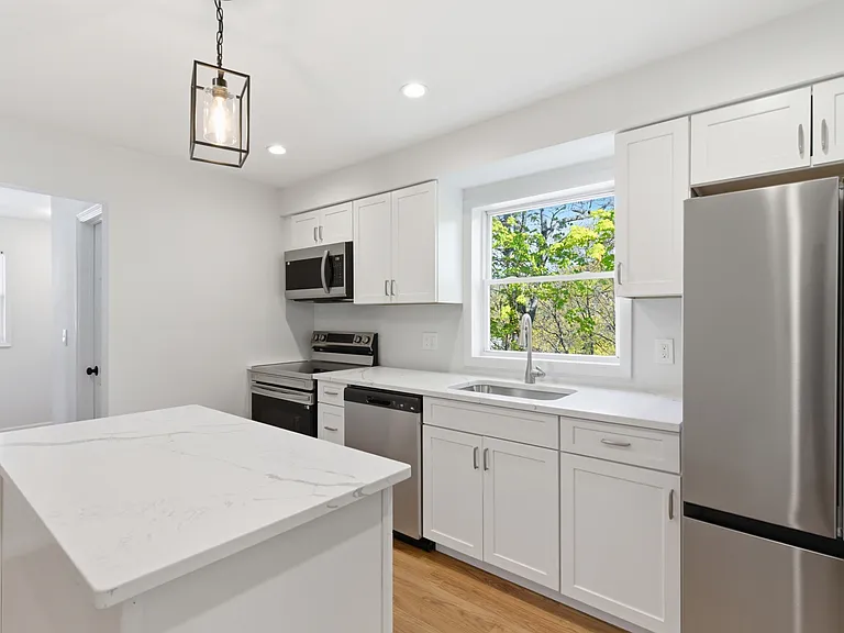 41-43 Potter Ln #41 — Photo 8
