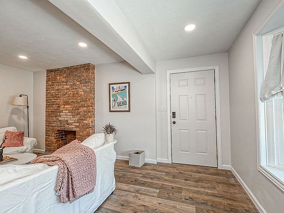 4th image of 674 Dogwood Way